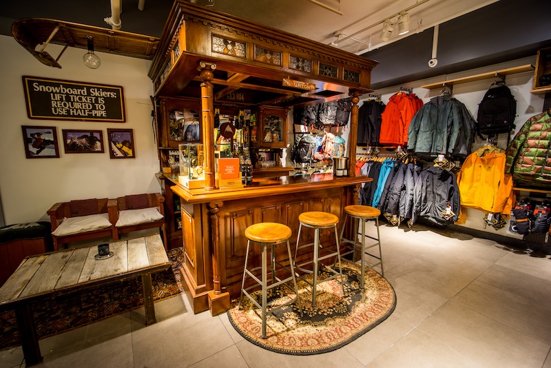 bar_nycstorenov2016_blotto_02601